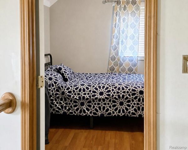 15743 Greenview, Fraser, MI 48026