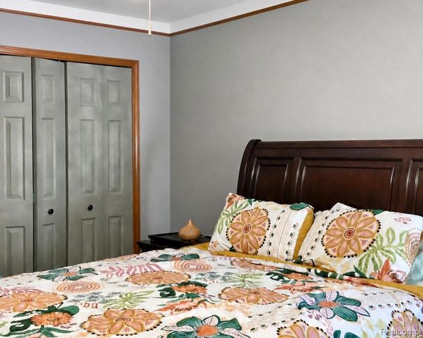 15743 Greenview, Fraser, MI 48026