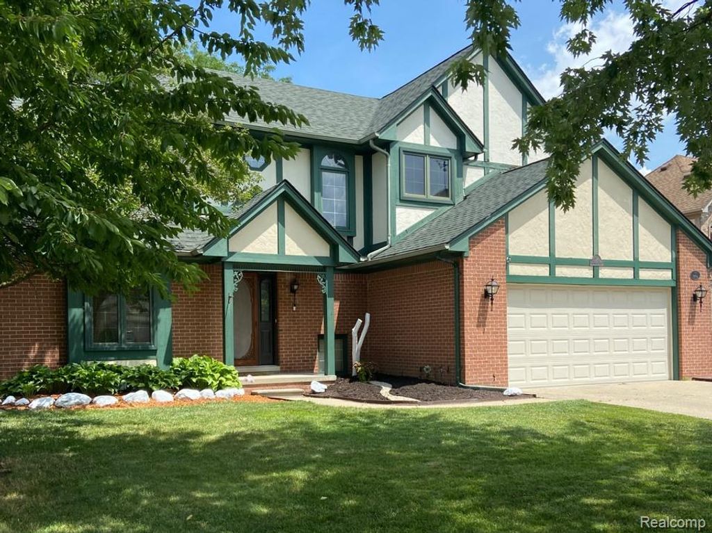 15743 Greenview, Fraser, MI 48026