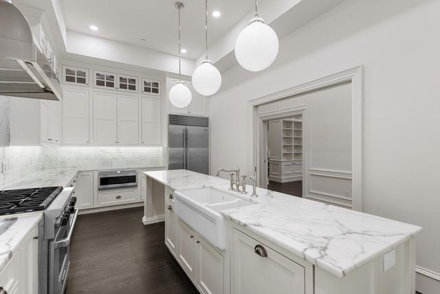 409 Commonwealth Avenue B, Boston, MA 02215