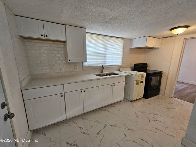 3920 N DAVIS Street, Jacksonville, FL 32209