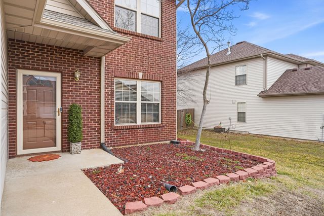 2103 WINDSTONE DR, Columbia, MO 65201