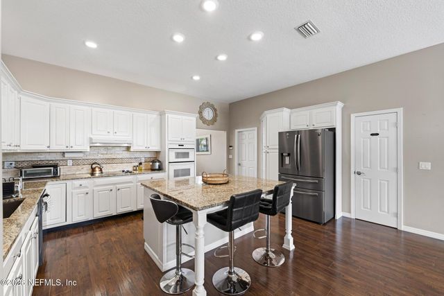 6352 LAKE PLANTATION Drive, Jacksonville, FL 32244