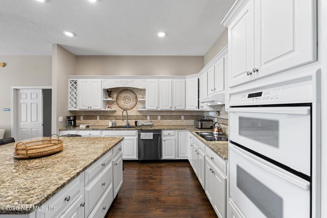 6352 LAKE PLANTATION Drive, Jacksonville, FL 32244
