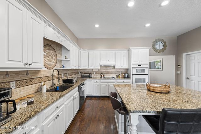 6352 LAKE PLANTATION Drive, Jacksonville, FL 32244