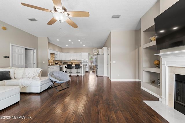 6352 LAKE PLANTATION Drive, Jacksonville, FL 32244