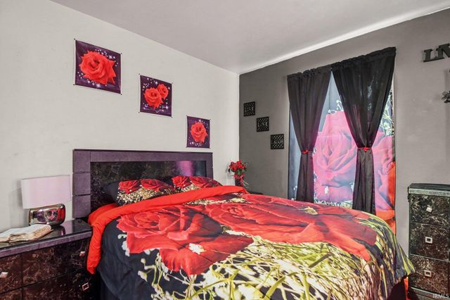 2432 Linden Avenue, South Bend, IN 46628
