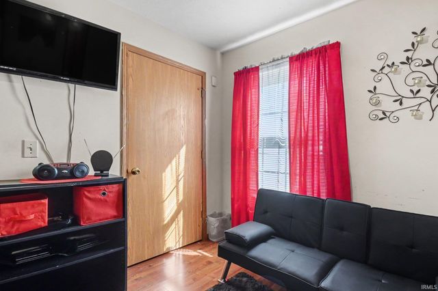 2432 Linden Avenue, South Bend, IN 46628