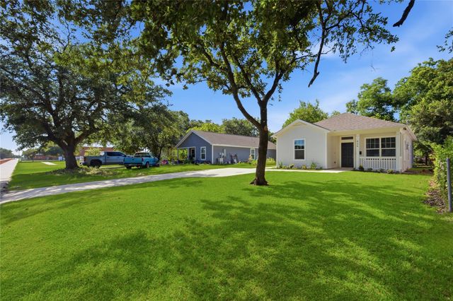 424 5th Avenue N, Texas City, TX 77590