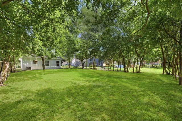 424 5th Avenue N, Texas City, TX 77590