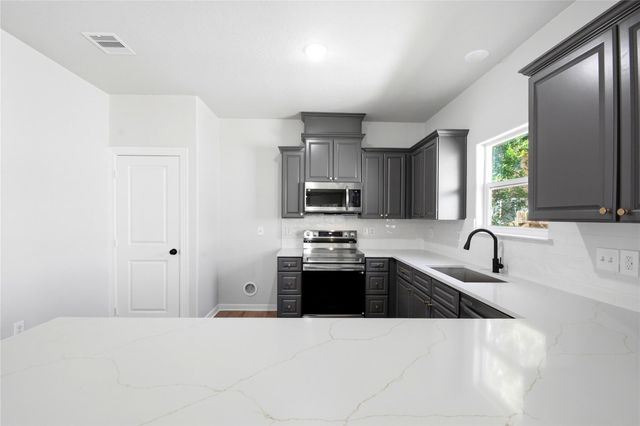 424 5th Avenue N, Texas City, TX 77590