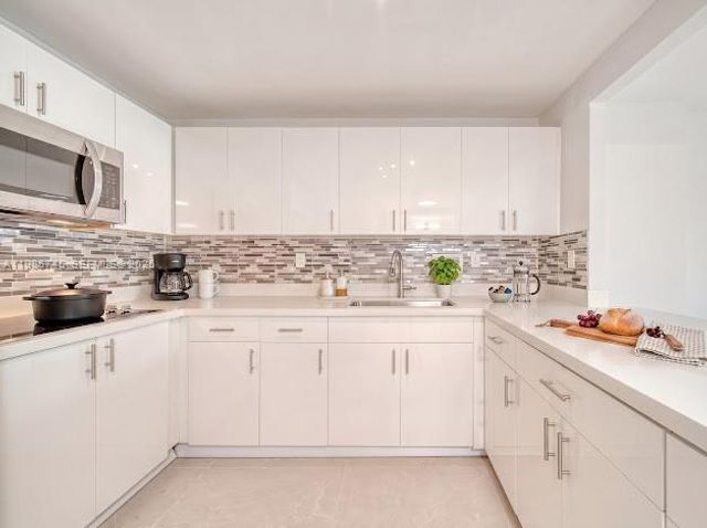 2301 Collins Avenue 311, Miami Beach, FL 33139