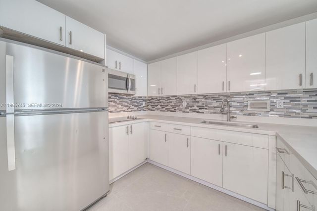2301 Collins Avenue 311, Miami Beach, FL 33139