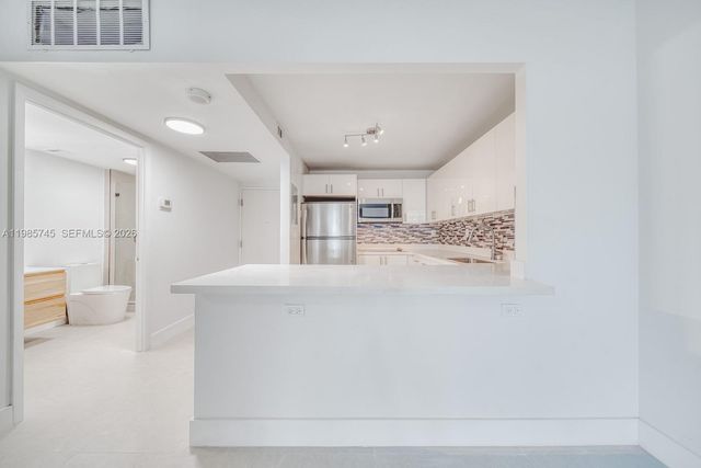2301 Collins Avenue 311, Miami Beach, FL 33139