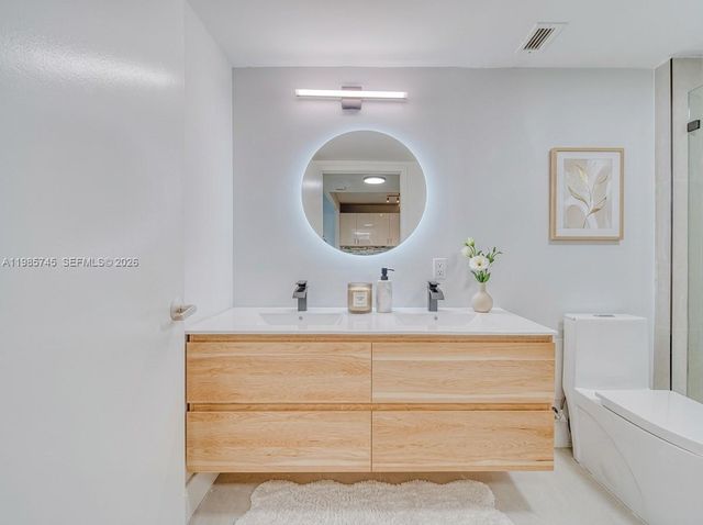 2301 Collins Avenue 311, Miami Beach, FL 33139