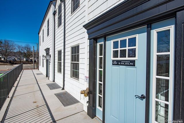 1090 New York Avenue Penthouse, Huntington Station, NY 11746