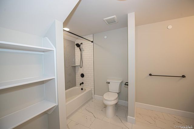 1090 New York Avenue Penthouse, Huntington Station, NY 11746