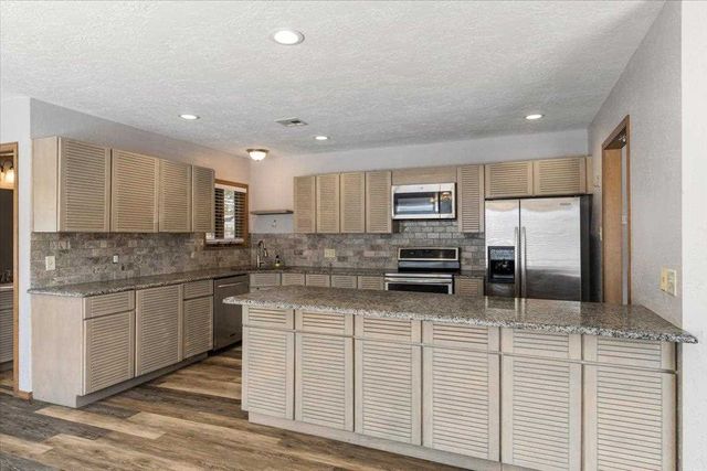 1006 NW 15th St, Lawton, OK 73507