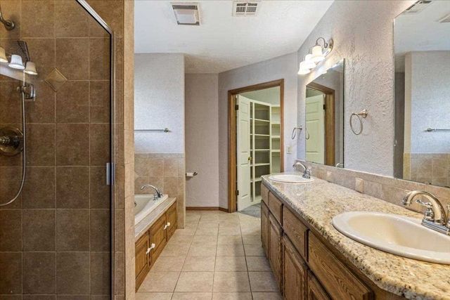 1006 NW 15th St, Lawton, OK 73507