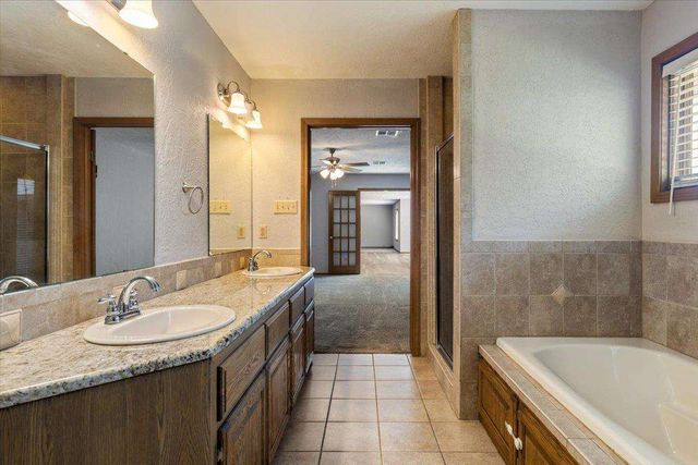 1006 NW 15th St, Lawton, OK 73507