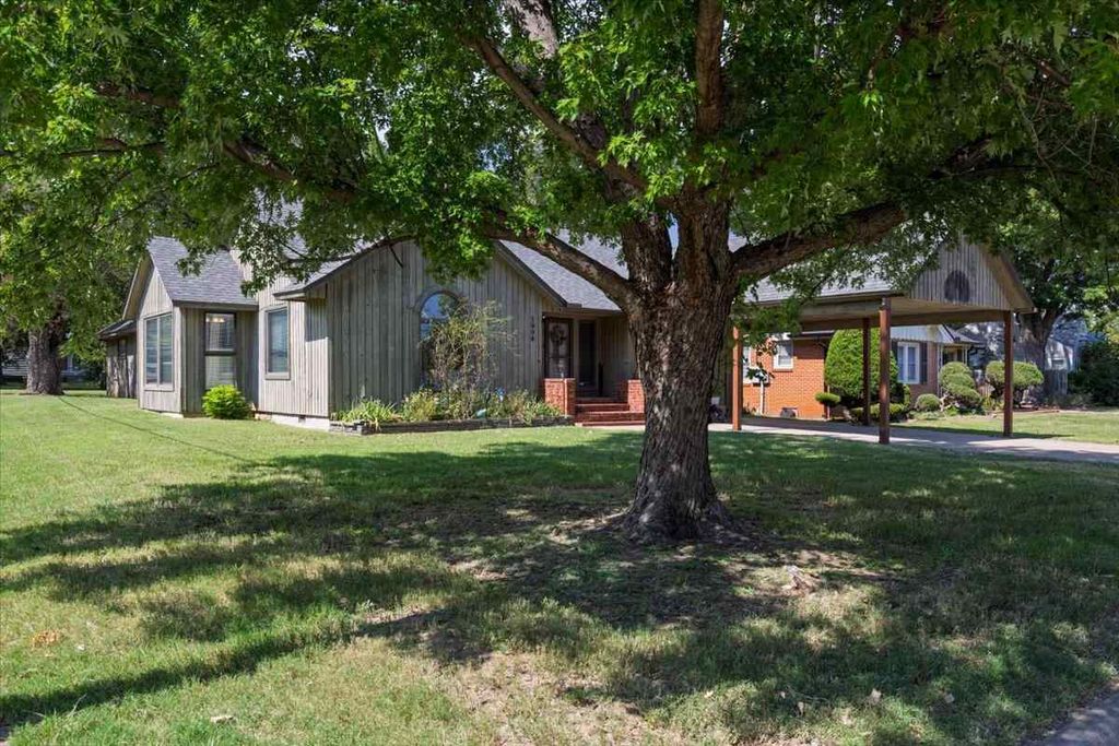 1006 NW 15th St, Lawton, OK 73507