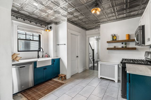 47 Essex St, Medford, MA 02155