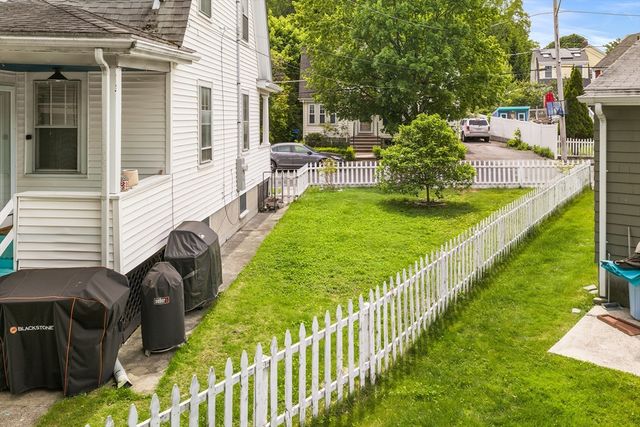 47 Essex St, Medford, MA 02155