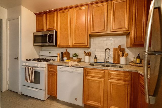 938 Ontario Street 11, Oak Park, IL 60302