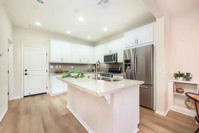 15965 Parkview Loop, San Diego, CA 92127