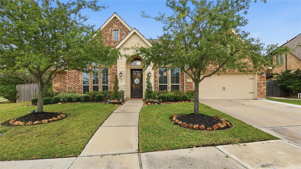 2501 Cedar Path Court, Friendswood, TX 77546