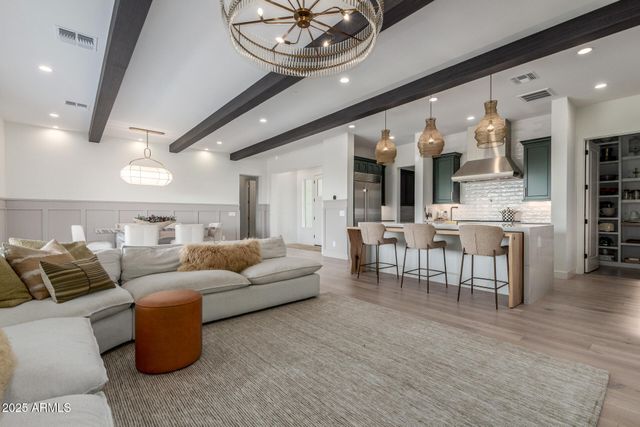 17336 W CRAWFORDSVILLE Drive, Surprise, AZ 85388