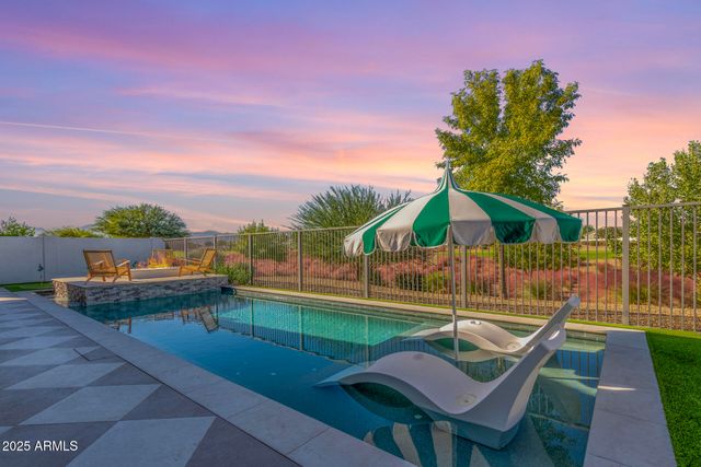 17336 W CRAWFORDSVILLE Drive, Surprise, AZ 85388