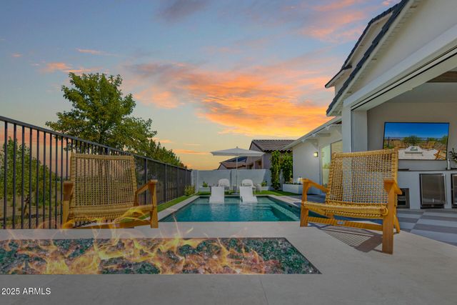 17336 W CRAWFORDSVILLE Drive, Surprise, AZ 85388