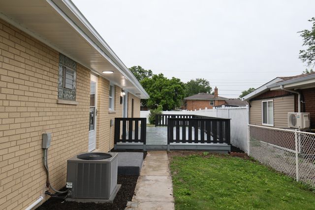 16644 Maple Street, South Holland, IL 60473