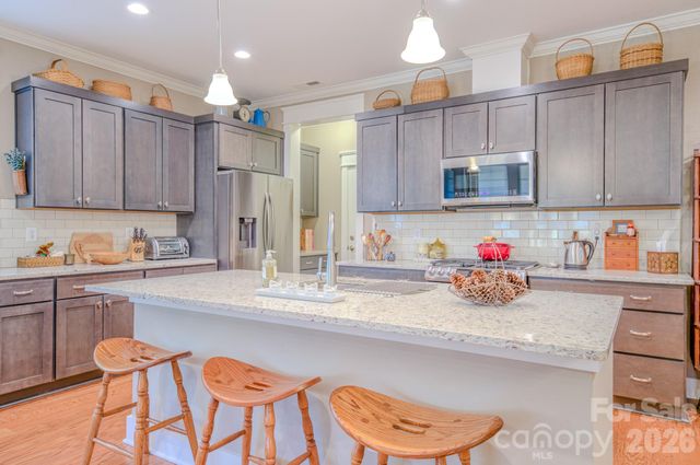 560 Sweet Birch Park Lane, Black Mountain, NC 28711