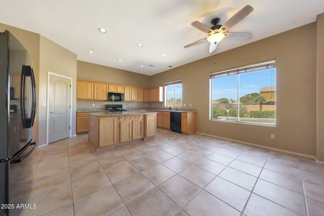 8232 W CROCUS Drive, Peoria, AZ 85381
