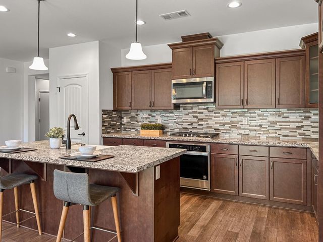 1009 El Molino Avenue, Clovis, CA 93619