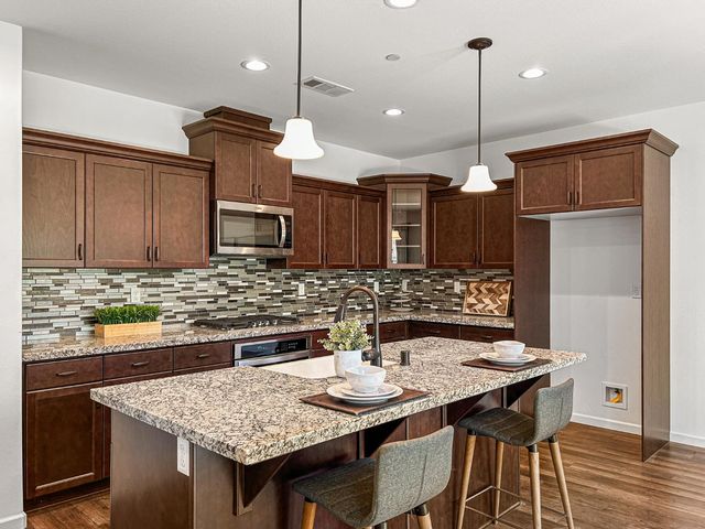 1009 El Molino Avenue, Clovis, CA 93619