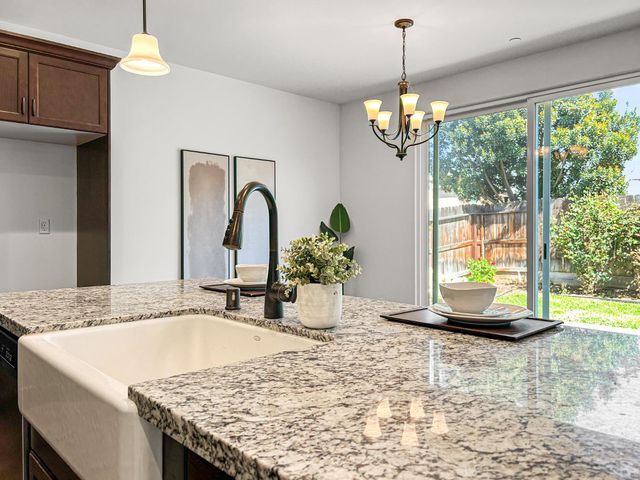 1009 El Molino Avenue, Clovis, CA 93619