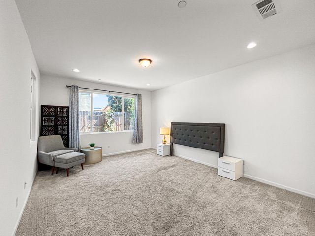 1009 El Molino Avenue, Clovis, CA 93619