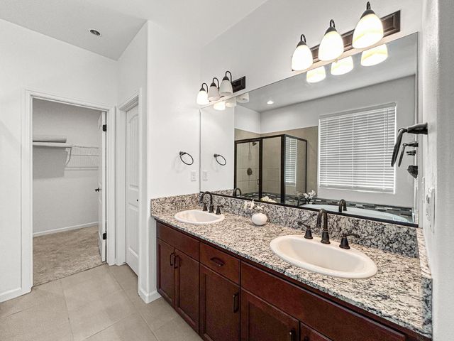 1009 El Molino Avenue, Clovis, CA 93619