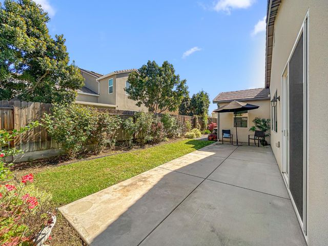 1009 El Molino Avenue, Clovis, CA 93619