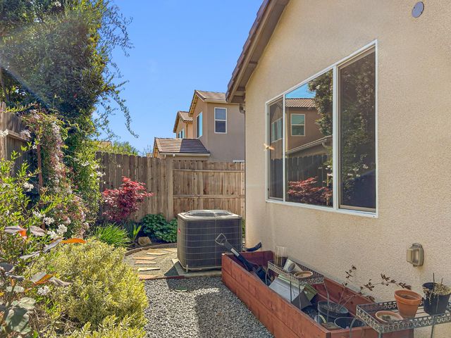 1009 El Molino Avenue, Clovis, CA 93619