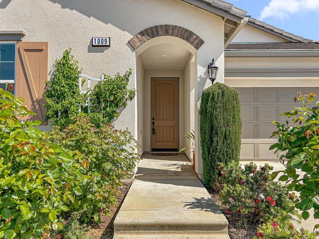 1009 El Molino Avenue, Clovis, CA 93619