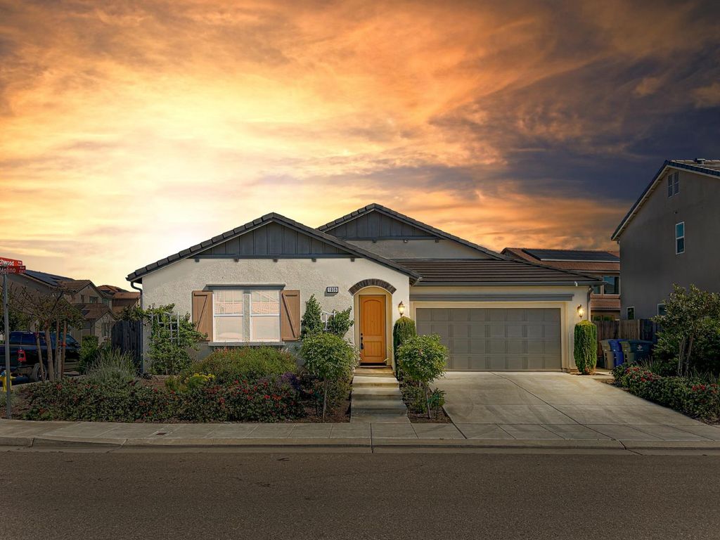 1009 El Molino Avenue, Clovis, CA 93619