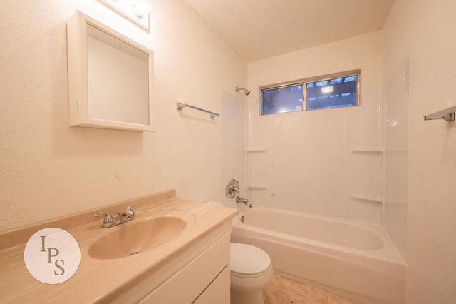 2188 E Pinedale Avenue, Fresno, CA 93720