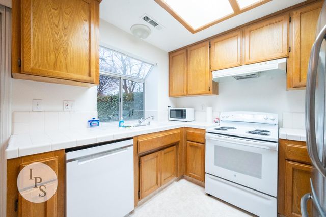 2188 E Pinedale Avenue, Fresno, CA 93720