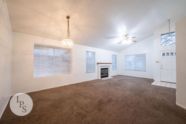 2188 E Pinedale Avenue, Fresno, CA 93720