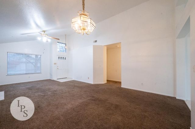 2188 E Pinedale Avenue, Fresno, CA 93720