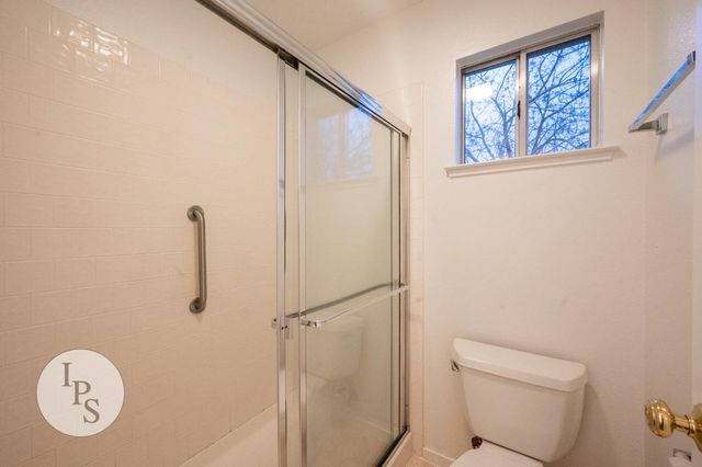 2188 E Pinedale Avenue, Fresno, CA 93720